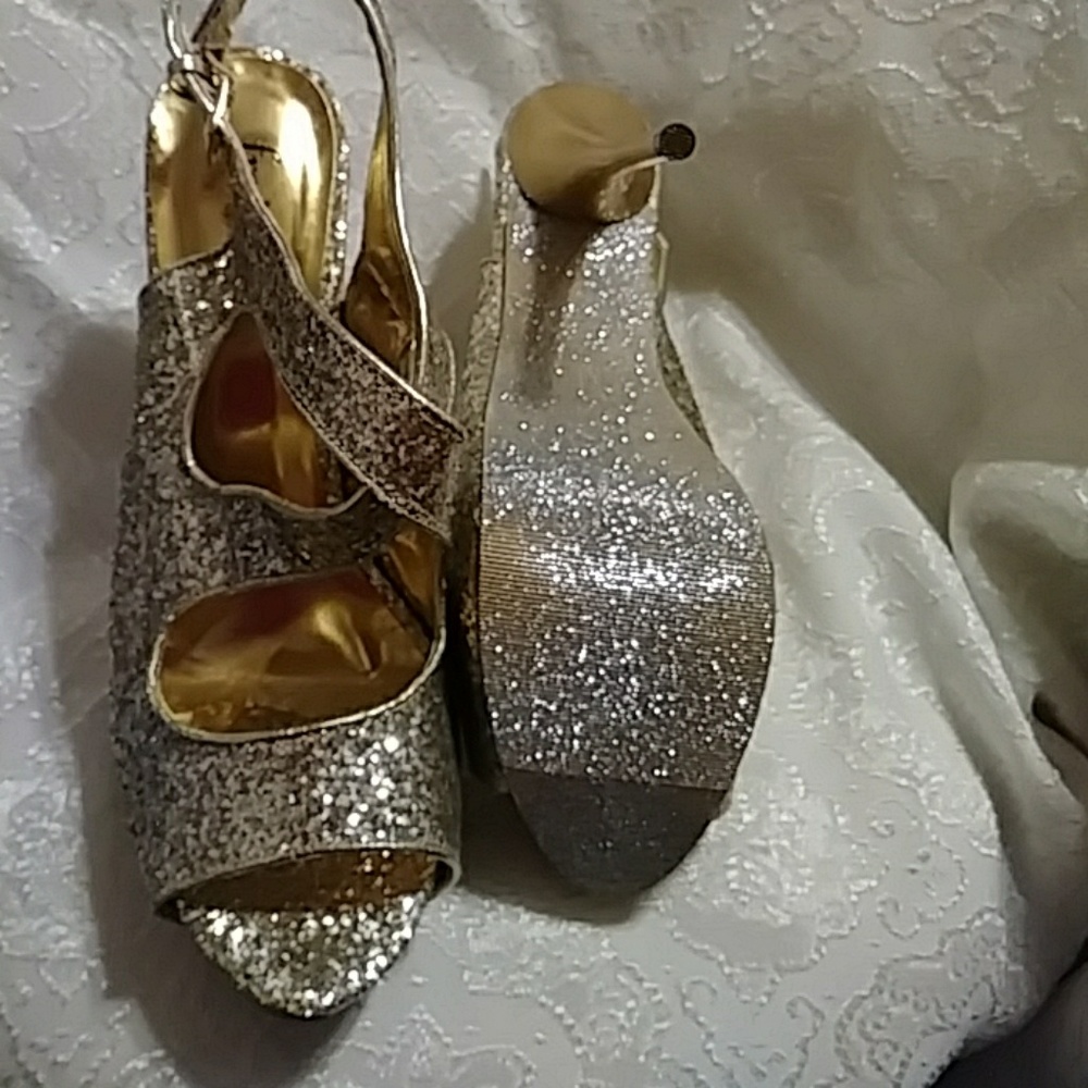 Heels - Picture 3 of 4